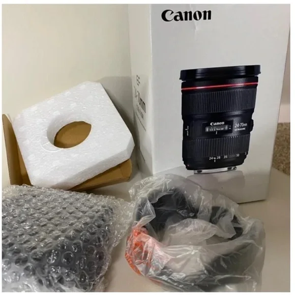 Canon EF 24-70mm f/2.8L II USM Lens - Picture 2 of 7